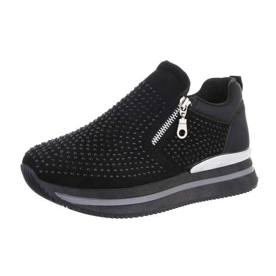 Кроссовки на шнуровке