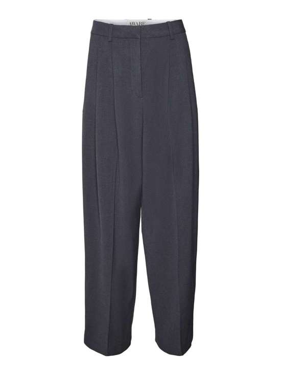 Брюки свободного кроя со складками