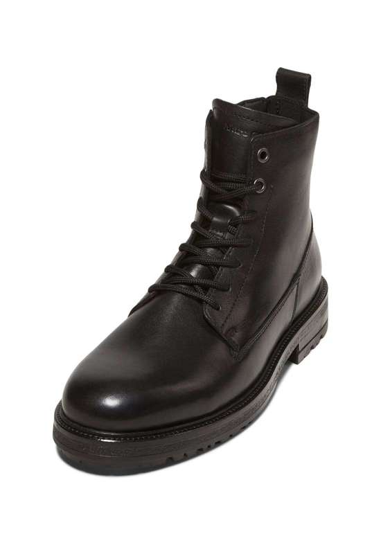 Ботинки на шнуровке