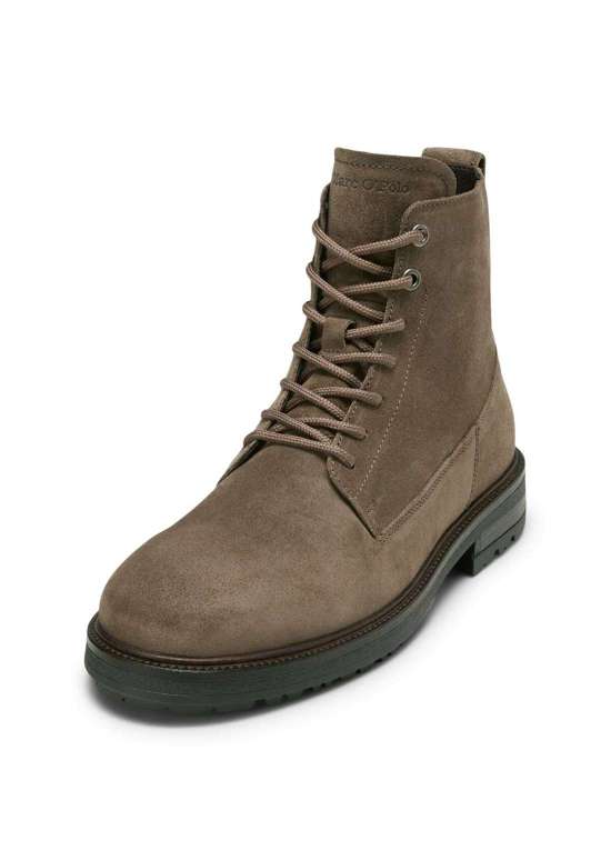 Ботинки на шнуровке