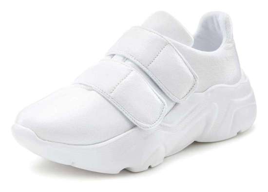 Кроссовки на шнуровке