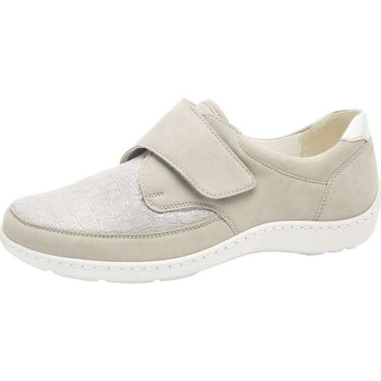 Кроссовки на шнуровке