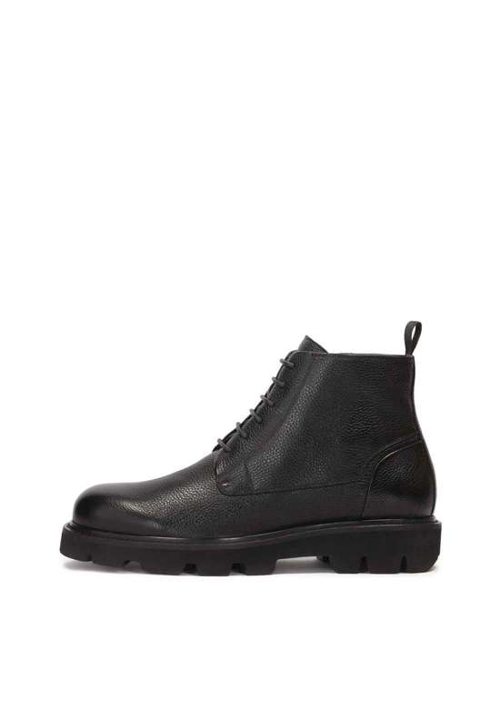 Ботинки на шнуровке