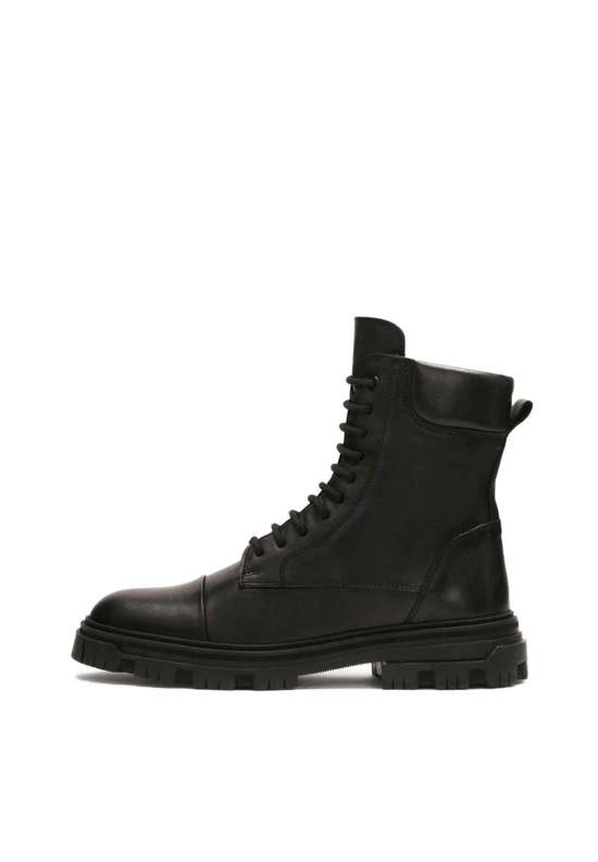 Ботинки на шнуровке