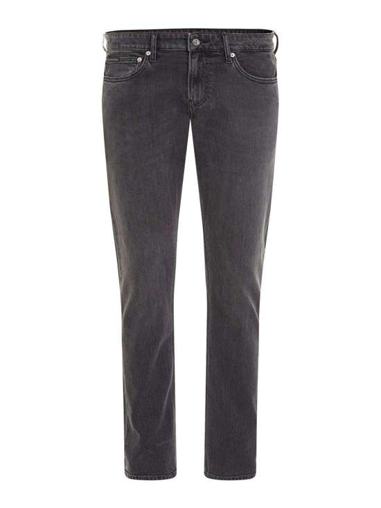 Джинсы узкого кроя