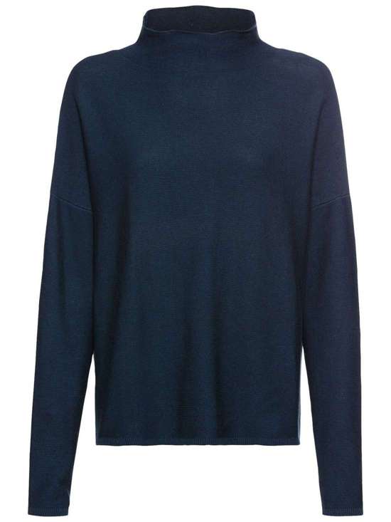 Объемный пуловер с круглым вырезом