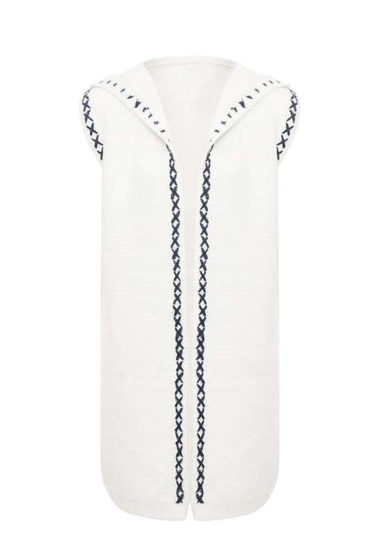 Вязаный жилет