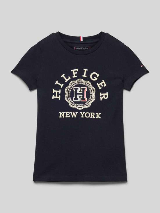 Футболка с вышивкой этикетки