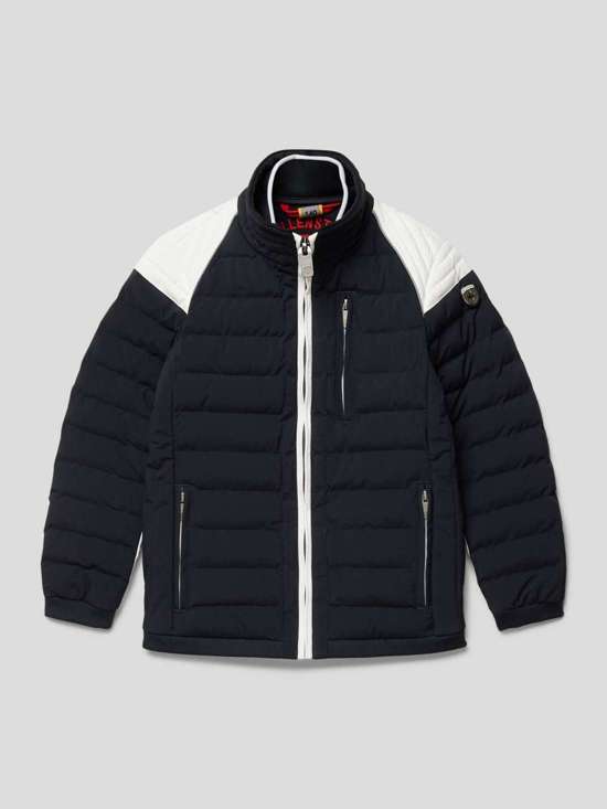 Функциональная куртка с карманами на молнии