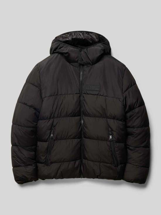 Стеганая куртка с нашивкой-лейблом