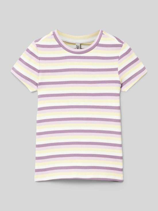 Футболка с полосатым рисунком