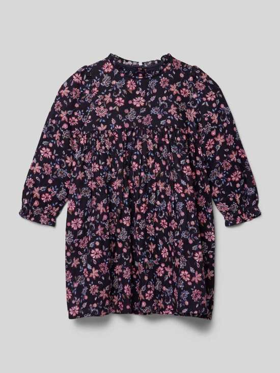 Платье с воротником стойкой