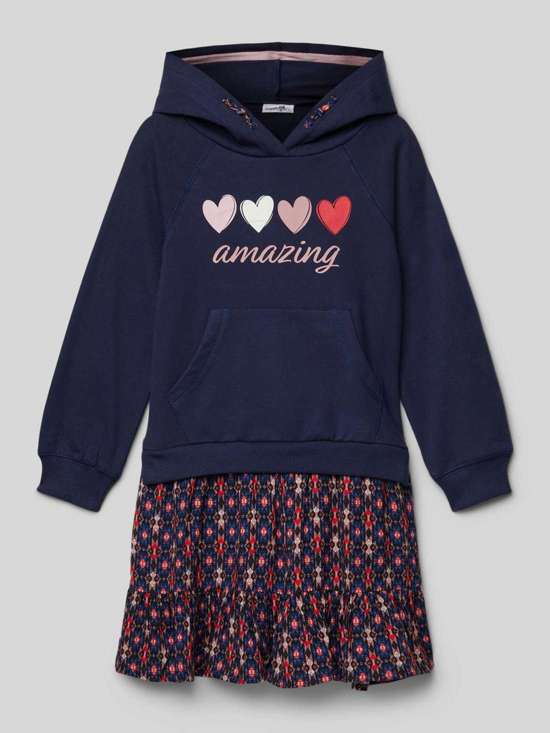 Платье с капюшоном