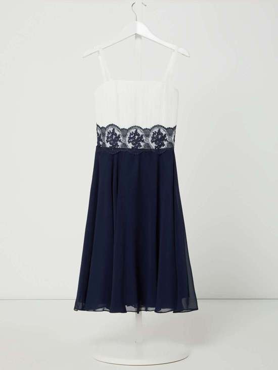 Шифоновое платье с декоративным кружевом