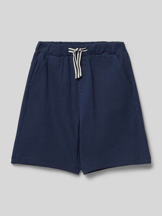 Спортивные шорты с боковыми карманами