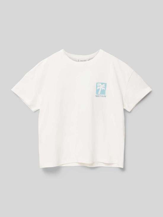 Футболка с мотивной вышивкой