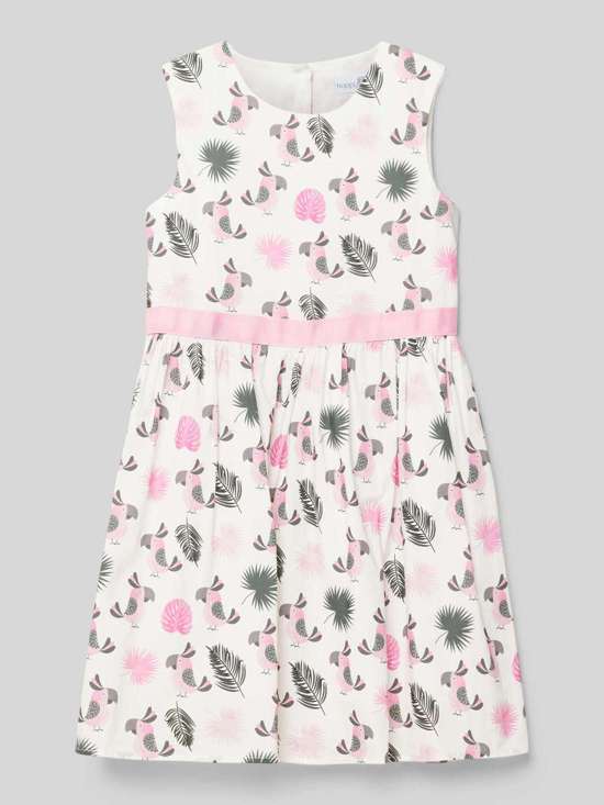 Платье с поясом