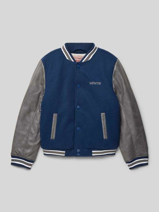 Куртка колледжа с лейблом