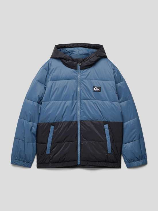 Стеганая куртка с нашивкой-лейблом