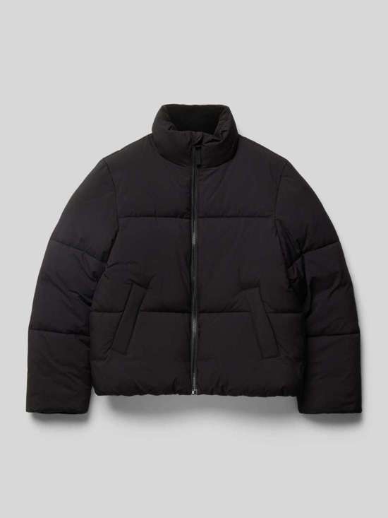 Стеганая куртка классического кроя с воротником стойкой и матовой поверхностью