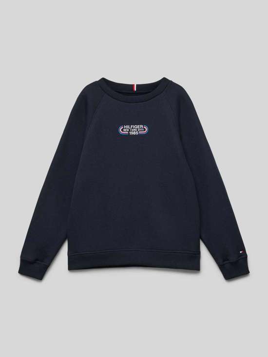 Толстовка с вышивкой этикеток