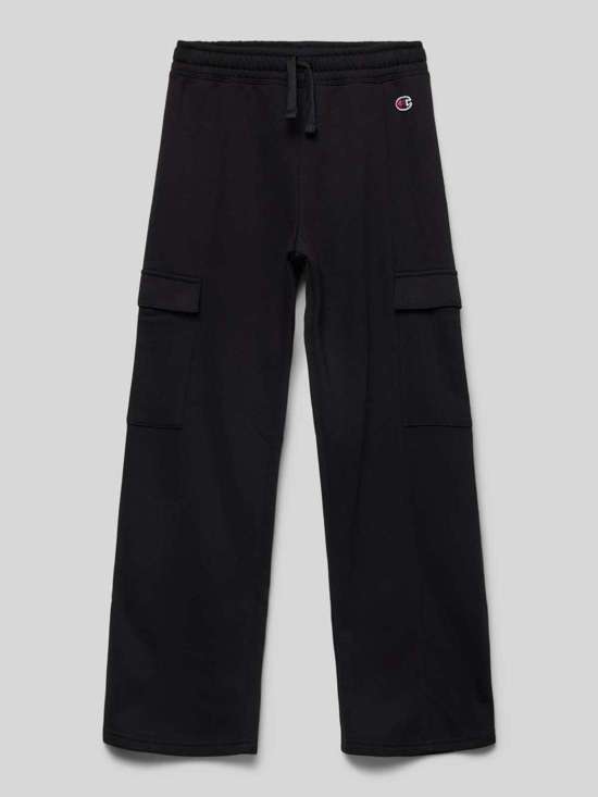 Широкие спортивные штаны с накладными карманами