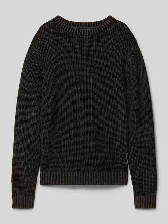 Вязаный свитер с ребристыми манжетами