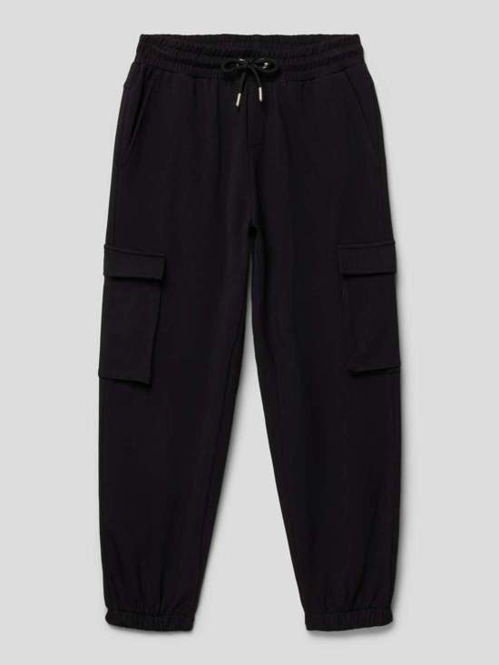 Спортивные брюки с накладными карманами с окантовкой